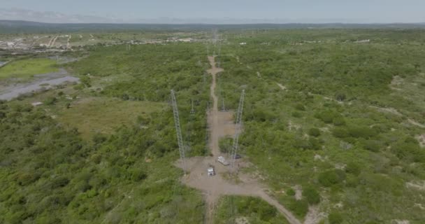 Landelijk Landschap Met Torens Hoogspanningsleidingen Luchtvaart Naar Voren — Stockvideo