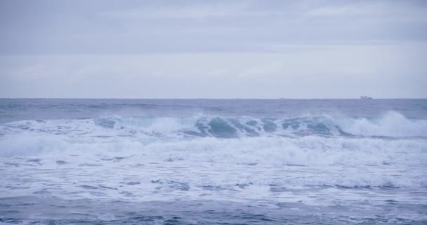 White Foam Barrel Waves Breaking Shallows Shore Reykjanes — Stock Video