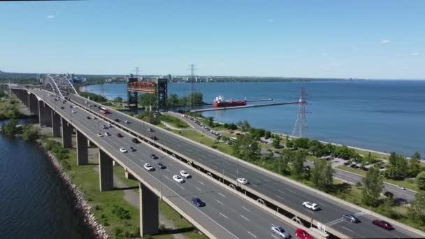 Veículos Dirigindo Através Baía Burlington Skyway Abrangendo Porto Hamilton Ontário — Vídeo de Stock