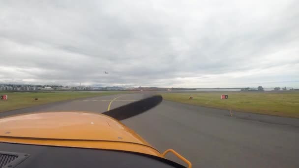 Pov Cockpit Private Aircraft Propeller Spinning Airplane Landing Airport Runway — Vídeos de Stock