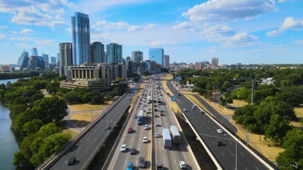 Trafic Heure Pointe Avec Ville Arrière Plan Drone Dirige Vers — Video