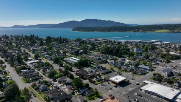 Orbitando Vista Aérea Ciudad Anacortes Estado Washington — Vídeo de stock