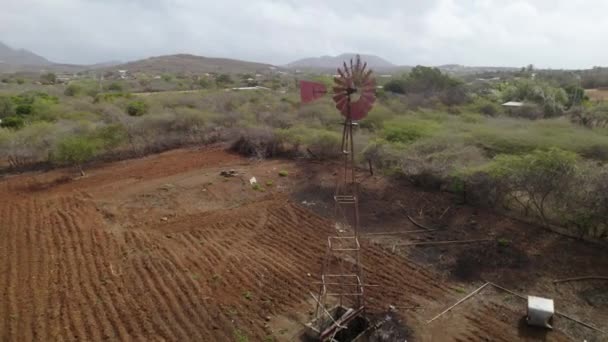 Windmill Water Pump Farm Deserted Due Global Warming Aerial Drone — Stock Video