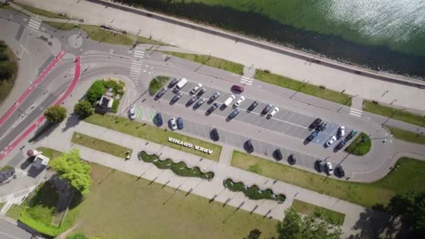 Visão Aérea Veículos Estacionados Praça Arka Gdynia Gdynia Polônia Antena — Vídeo de Stock