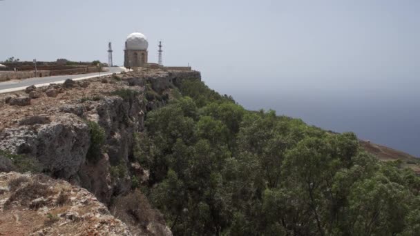 Malta Adası Ndaki Kayalıkların Oradaki Dev Bir Deniz Radarının Görüntüsü — Stok video