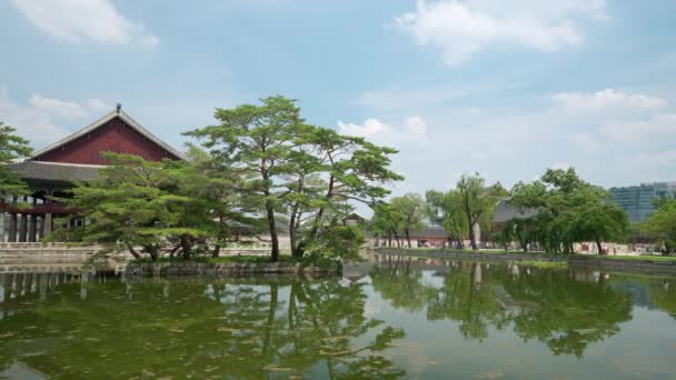 Pawilon Gyeonghoeru Jezioro Stawu Pałacu Gyeongbokgung Pochmurny Dzień Piękny Park — Wideo stockowe
