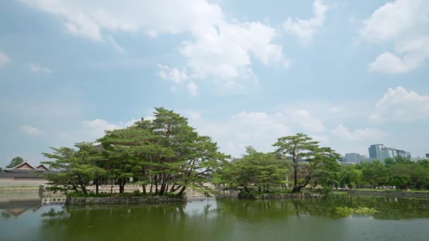 Groen Water Meer Rond Gyeonghoeru Paviljoen Gyeongbokgung Palace Met Kopieerruimte — Stockvideo