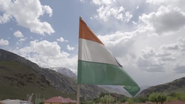 Riesige Nationalflagge Von Der Flag Foundation India Kargil War Memorial — Stockvideo