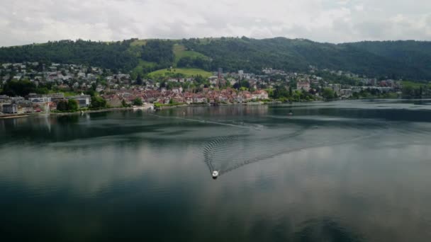Volo Sul Lago Zugo Mentre Barca Sta Navigando — Video Stock