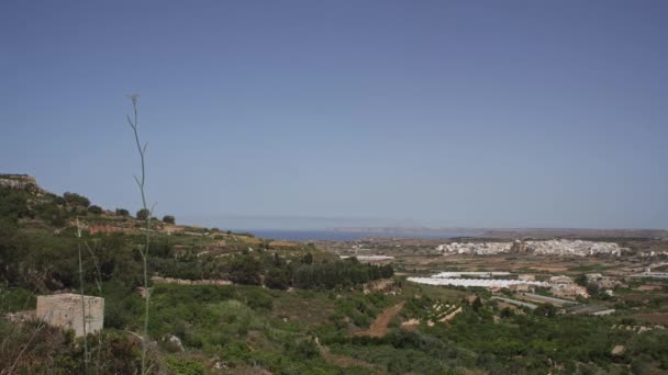 Paisaje Rural Con Mar Mediterráneo Una Pequeña Ciudad Distancia Isla — Vídeo de stock