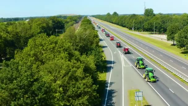 Landbrugskøretøjer Der Kører Motorvejen – Stock-video