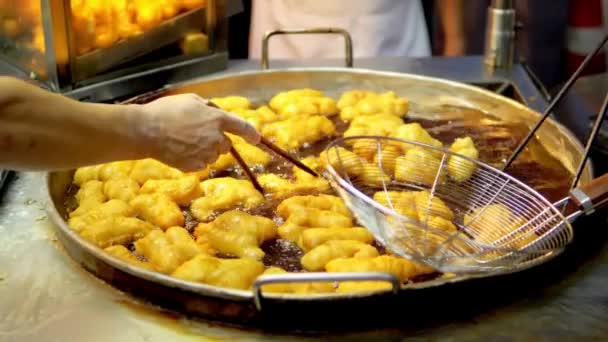 Frying Deep Fried Dough Stick Pan Yaowarat Road Chinatown Popular — Vídeos de Stock