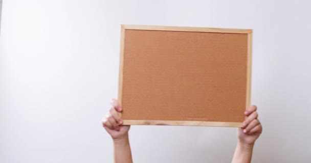 Woman Hand Shows Empty Board White Studio Background Copy Space — стоковое видео