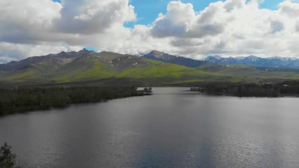 Vídeo Drone Montanhas Torno Otto Lake Perto Healy Alasca Dia — Vídeo de Stock