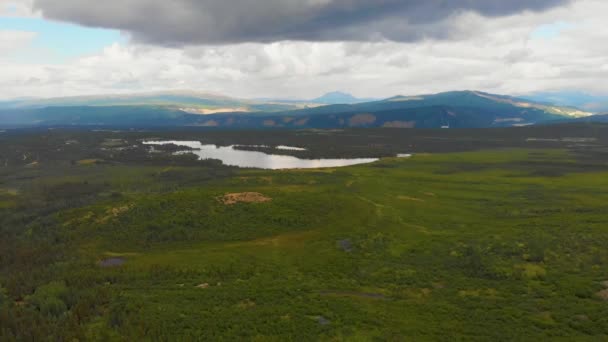 Drone Video Mountains Wokół Jeziora Otto Niedaleko Healy Alasce Słoneczny — Wideo stockowe