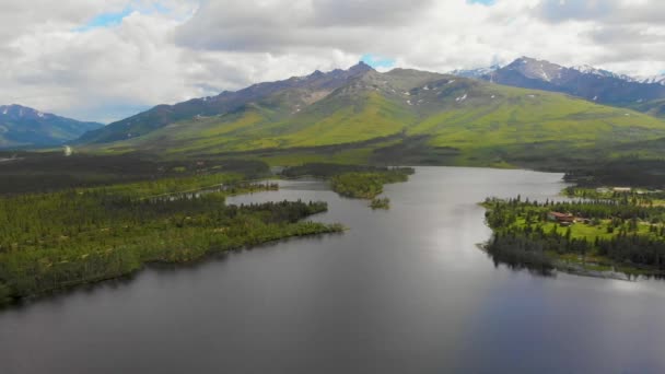 Drone Video Mountains Wokół Jeziora Otto Niedaleko Healy Alasce Słoneczny — Wideo stockowe