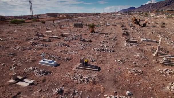 Terbang Atas Kuburan Gurun Tua Paso Texas — Stok Video