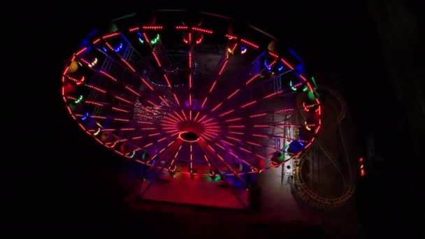 Aerial View Ferris Wheel Night Colorful Lights Touristic Attraction — Stock Video