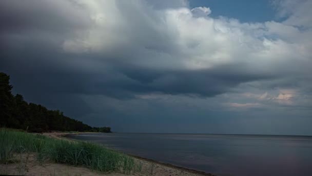 Dramatische Stormachtige Wolken Waaien Oceaan Deze Dynamische Tijd — Stockvideo