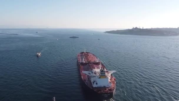 Supertanker Kommer Marmarasjön Efter Att Avslutat Resan Genom Istanbul Genom — Stockvideo