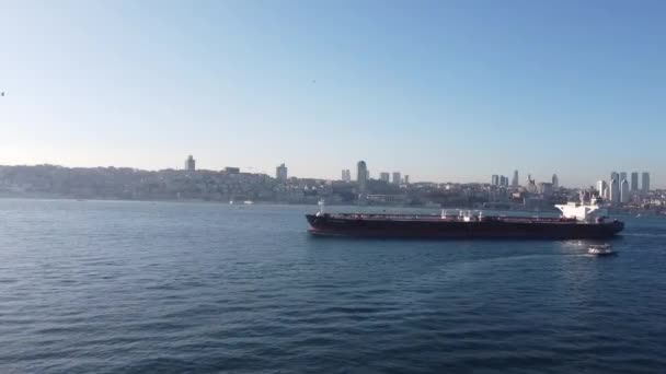 Supertanker Passerade Bosporesundet Istanbul Turkiye Kontinental Gräns Mellan Europa Och — Stockvideo