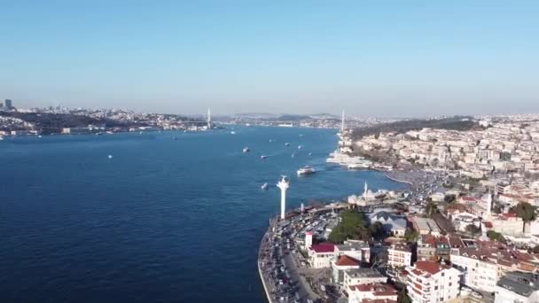 博斯普鲁斯海峡的空中 东方在伊斯坦布尔的这架令人惊叹的飞机上与西方相遇 图基耶 进入博斯普鲁斯海峡海峡的快速飞行 — 图库视频影像