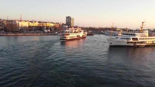 Ocupado Puerto Ferry Orillas Del Estrecho Del Bósforo Estambul Turquía — Vídeos de Stock