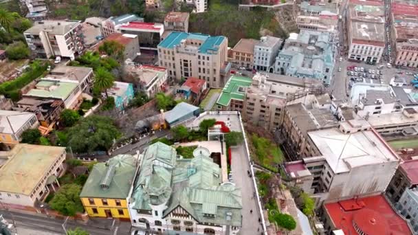 Órbita Aérea Sobre Ruta Yugoslava Edificio Del Ejército Chile Cerro — Vídeo de stock