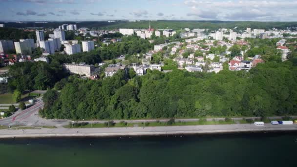 Flygfoto Flying Längs Seaside Boulevard Gdynia Polen Green Sea Water — Stockvideo