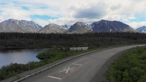 Drohnenvideo Von Berggipfeln Und Granite Creek Der Nähe Des Denali — Stockvideo