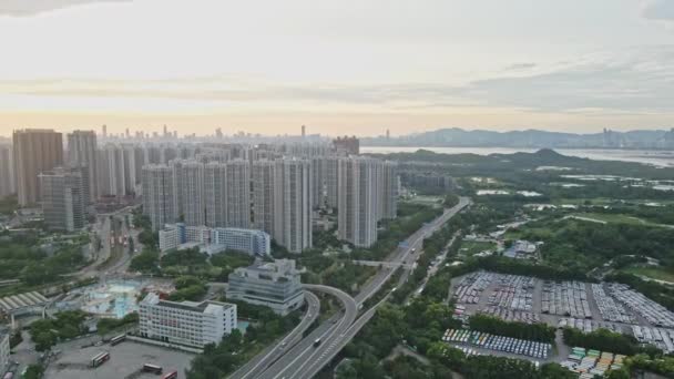 香港湿地公园旁边天水围公共屋的空中日落景观 — 图库视频影像