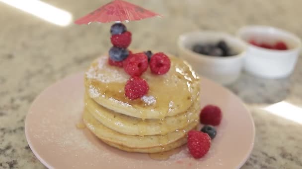 Pila Panqueques Americanos Frescos Desayuno Perfecto Para Las Vacaciones — Vídeos de Stock