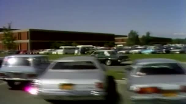 1979 Coches Aparcados Lote Estacionamiento — Vídeo de stock