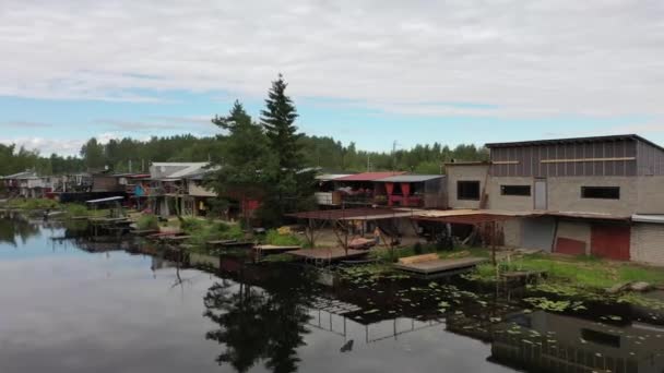 Snabb Drönare Skott Byn Olagliga Egentillverkade Garage Hus Som Slutar — Stockvideo