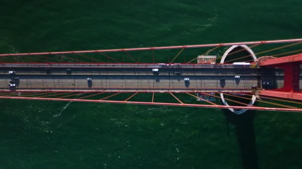 飞越美国加利福尼亚州旧金山著名的金门大桥 空中射击 — 图库视频影像