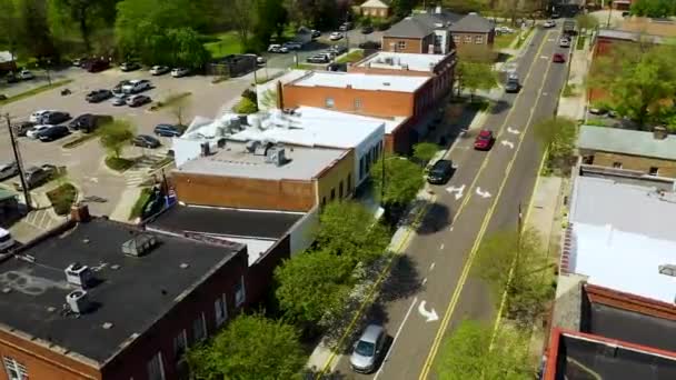 Drone Orbit Rätt Till Småstad Usa Downtown Hillsboro North Carolina — Stockvideo