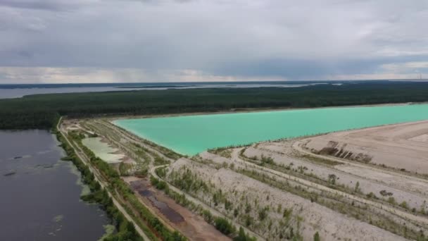 Gran Cuenca Sedimentaria Que Parece Una Laguna Color Azul Claro — Vídeos de Stock