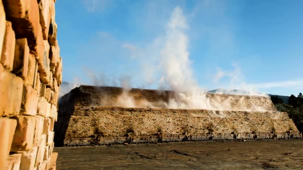 Open Lucht Klem Oven Met Schadelijke Emissies Gebakken Klei Baksteen — Stockvideo