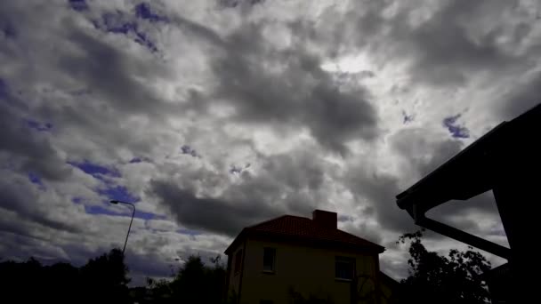 Time Lapse Cloudy Sky Neighbors House — Stock Video