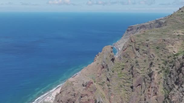 Rocky Escarvement Med Paul Mar Lokalitet Bakgrunden Madeira Portugal Antennen — Stockvideo