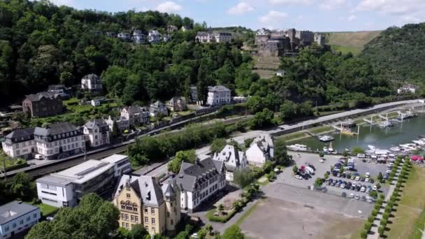 空中无人驾驶飞机射击 跟踪莱茵河流域和旧建筑 包括中世纪城堡 旧建筑和天然高山森林 — 图库视频影像