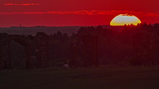 Blutiger Himmel Bei Rotem Sonnenuntergang Stonehenge Smiltene Lettland Zeitraffer — Stockvideo