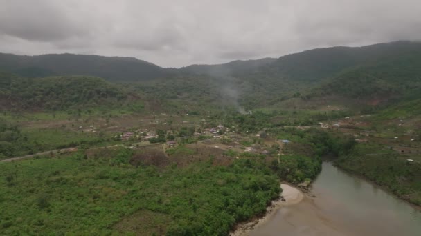 Luftaufnahme Von Rauch Der Vor Der Küste Sierra Leones Fuße — Stockvideo