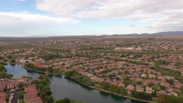 Pohled Jezero Sahuarita Arizoně Tucsonu Obytné Čtvrti Předměstí — Stock video