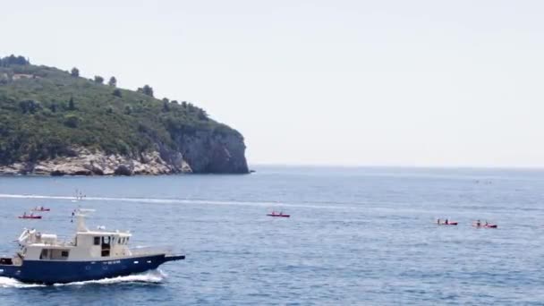 Barca Pesca Che Mare Pescare Con Isola Otok Lokrum Sullo — Video Stock