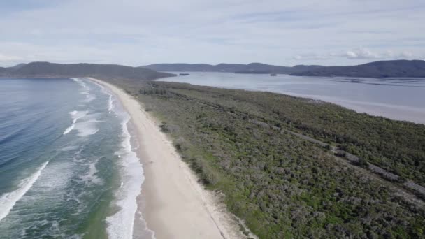 Vista Panorámica Playa Seven Mile Con Océano Escénico Vegetación Exuberante — Vídeo de stock