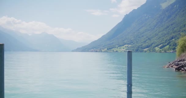 Interlaken Szwajcaria Przystań Jezioro Góry Zbocze Niebiańskie Malownicze Chmury Szeroki — Wideo stockowe