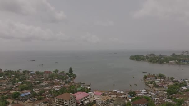 Luchtfoto Van Een Baai Bij Het Centrum Van Freetown Sierra — Stockvideo