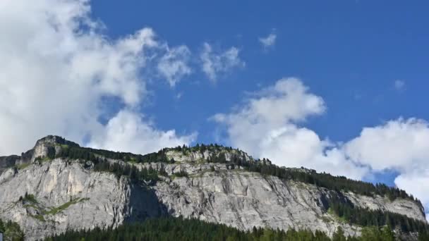 Timelapse Widok Skalistą Górę Alpach Berneńskich Chmury Nad Nią — Wideo stockowe