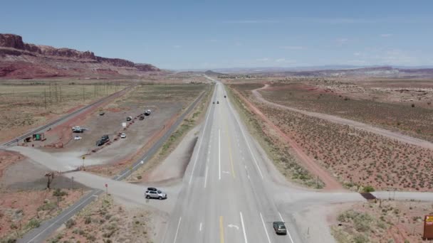 Cars Traveling Interstate Highway Road Deserts Utah Moab Aerial — Stock Video